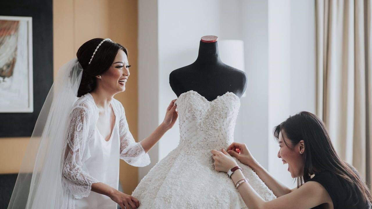Gaun Pengantin Sesuai Siluet Trik Tampil Sempurna di Hari H