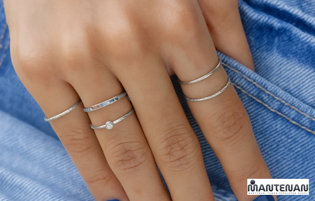 cincin pernikahan berkilau