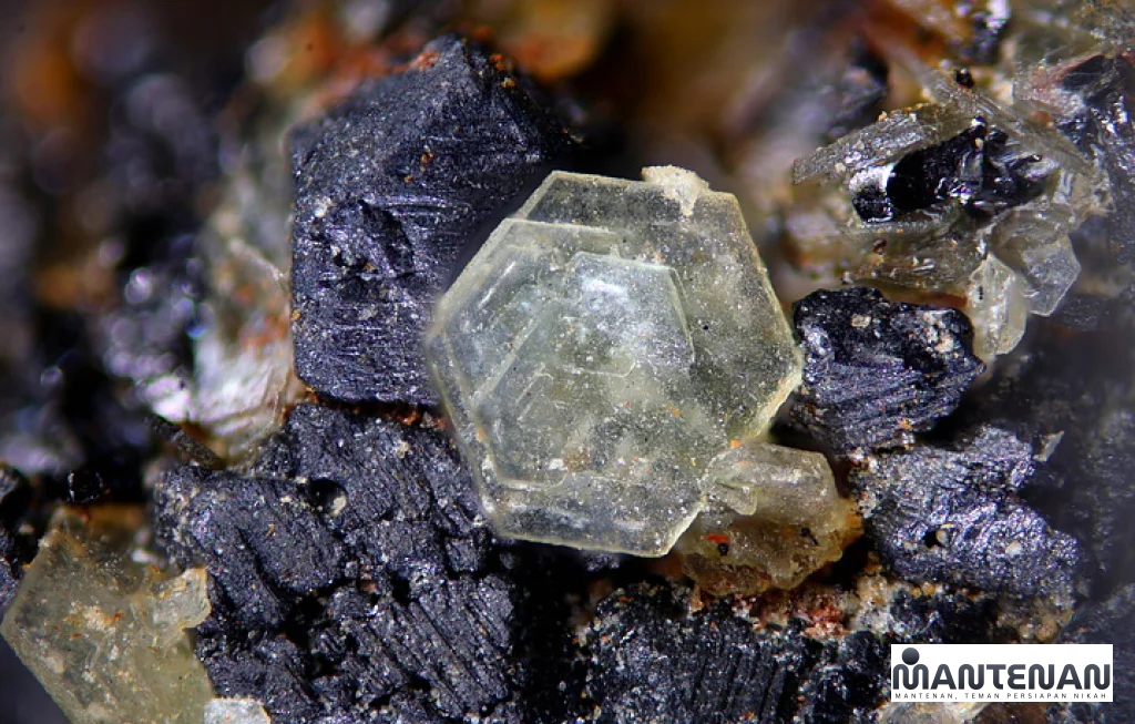 gaya Luna Maya silver