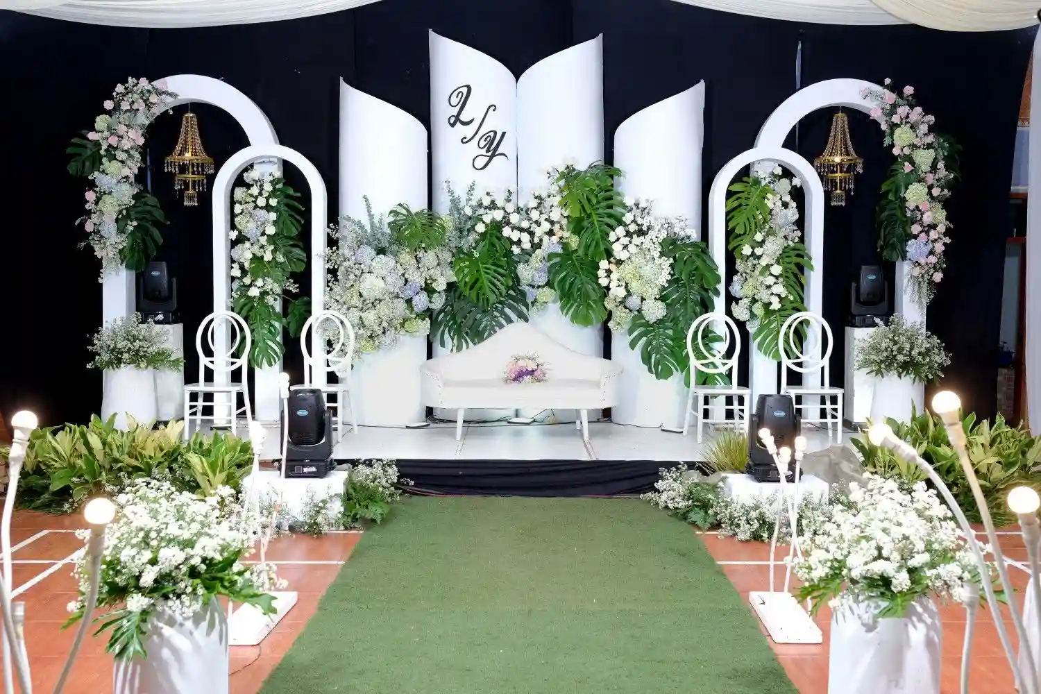 Dekorasi Pelaminan, Cara Bikin Pernikahan Tetap Cantik Tanpa Bikin Anggaran Bengkak