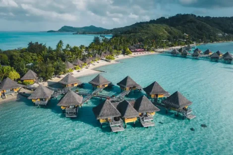 Resort Mewah untuk Honeymoon, dari Sumba hingga Bora Bora