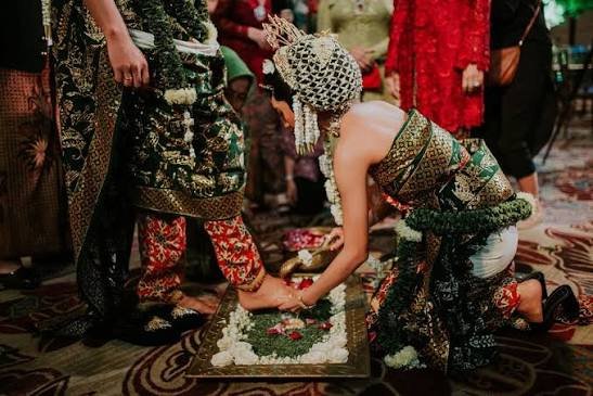 Pernikahan Adat Jawa, Rangkaian Prosesi Sarat Tradisi dan Nilai Keluarga